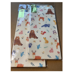 Discover the magic of nature with our WhimsiWood Enchanting Forest Envelopes Set. This Japanese-crafted collection features 7 adorable envelopes adorned with pastel drawings of woodland creatures – bears, raccoons, squirrels, deer, owls, bluebirds, and rabbits. Perfect for adding charm to your correspondence!