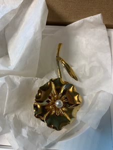 Mid-Century Gold Flower Power Brooch